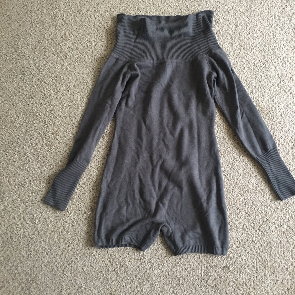 Forever 21 Womens Grey Turtle Neck Long Sleeve Shorts Romper Size M
